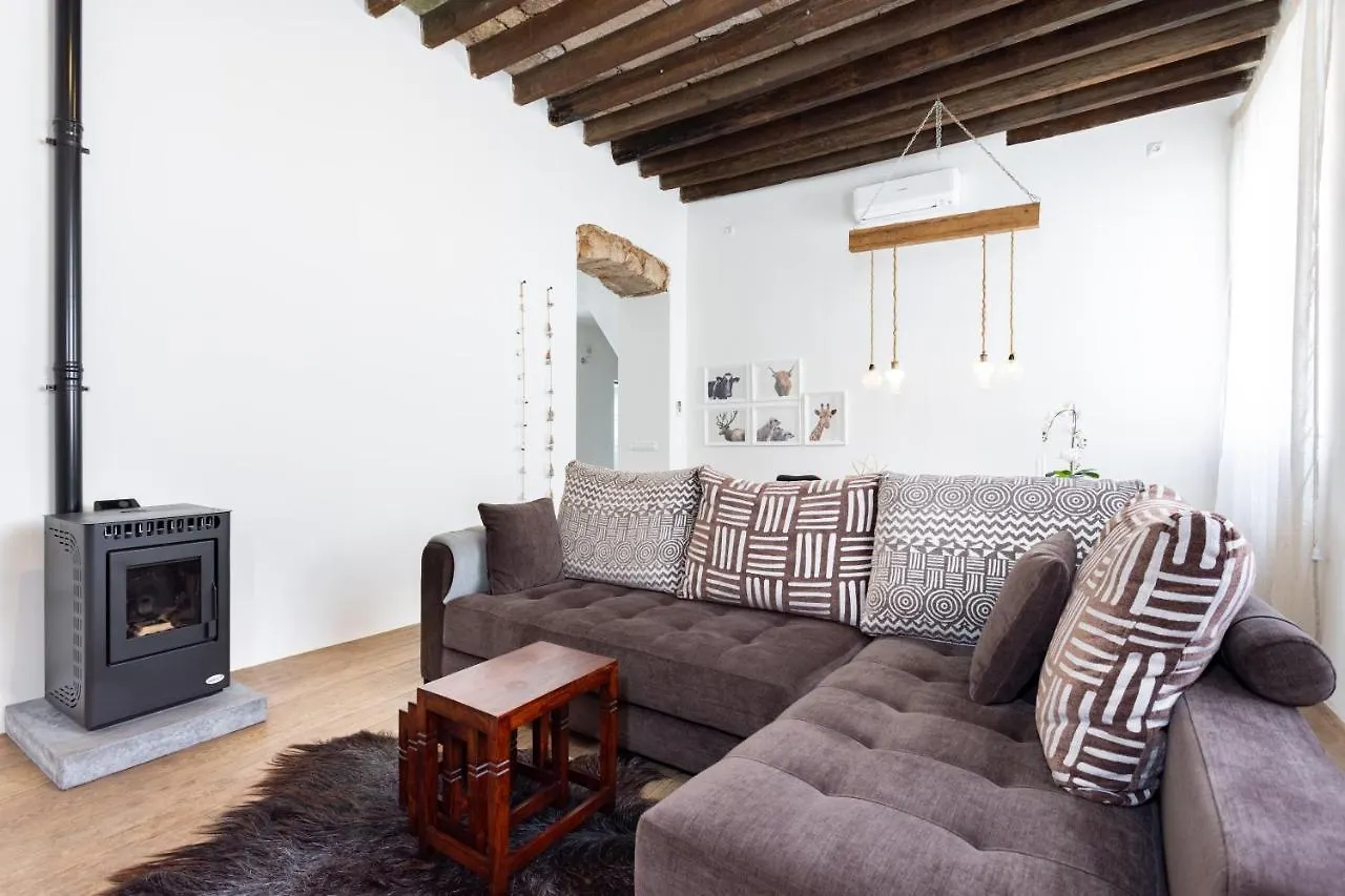 Home2Book Stunning Design House Arafo